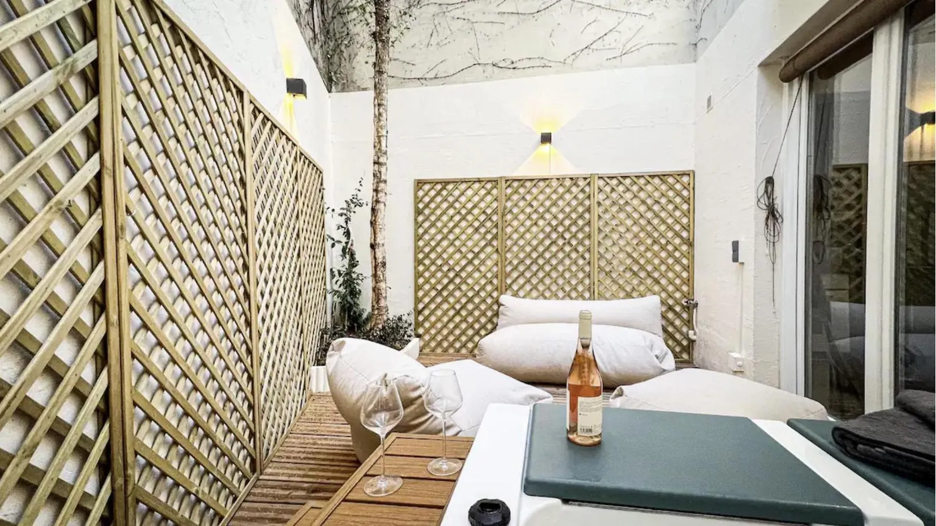 Suite Luxueuse Avec Jardin Privatif Et Jacuzzi Párizs Apartman