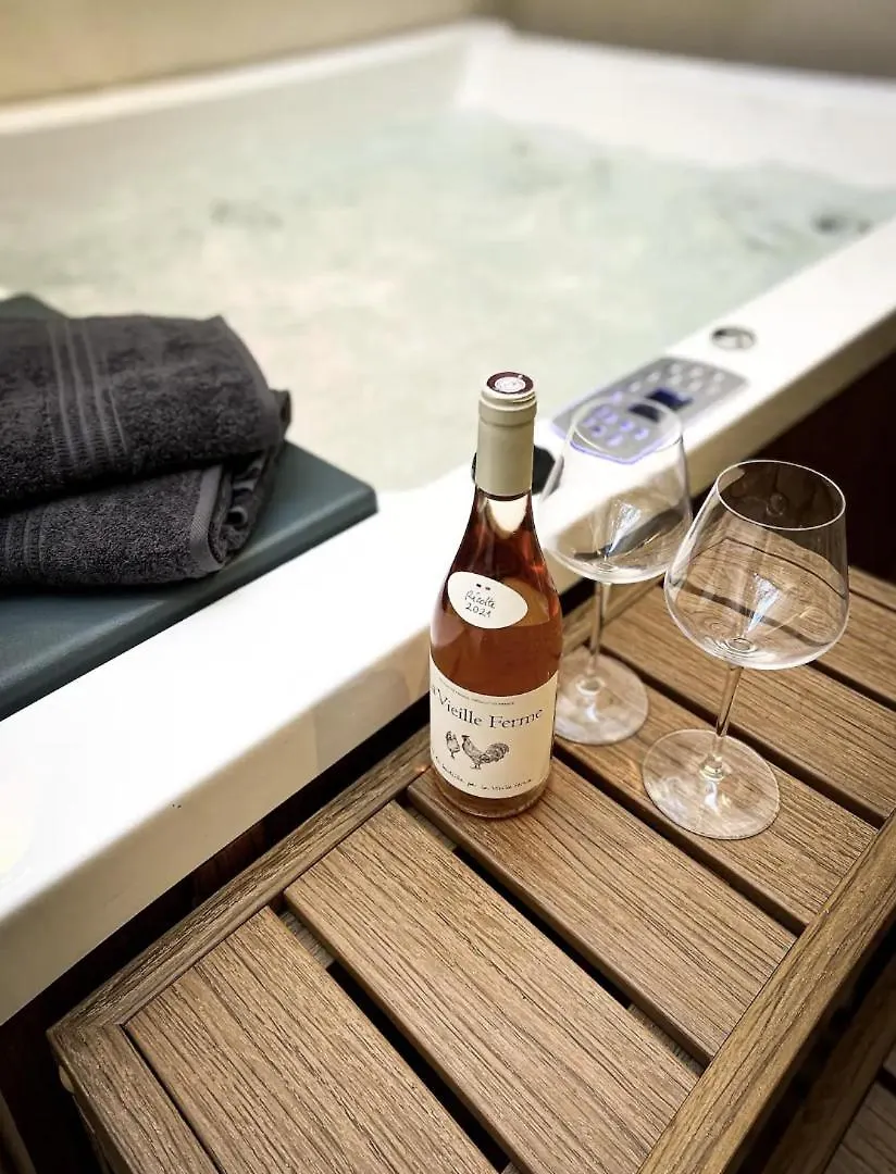 Suite Luxueuse Avec Jardin Privatif Et Jacuzzi Париж Апартаменты